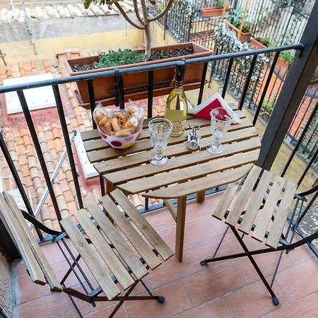 Trastevere House With Balcony,quiet New Διαμέρισμα *