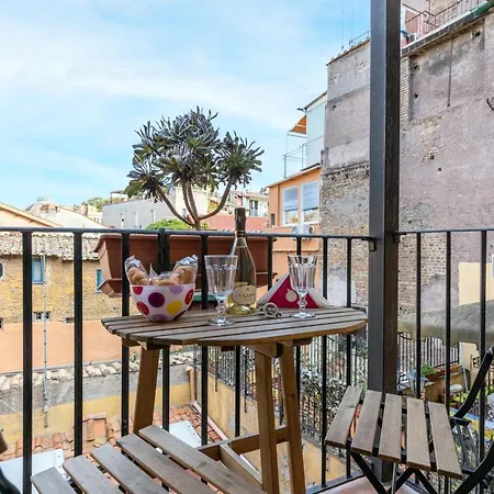 Trastevere House With Balcony,quiet New Διαμέρισμα *
