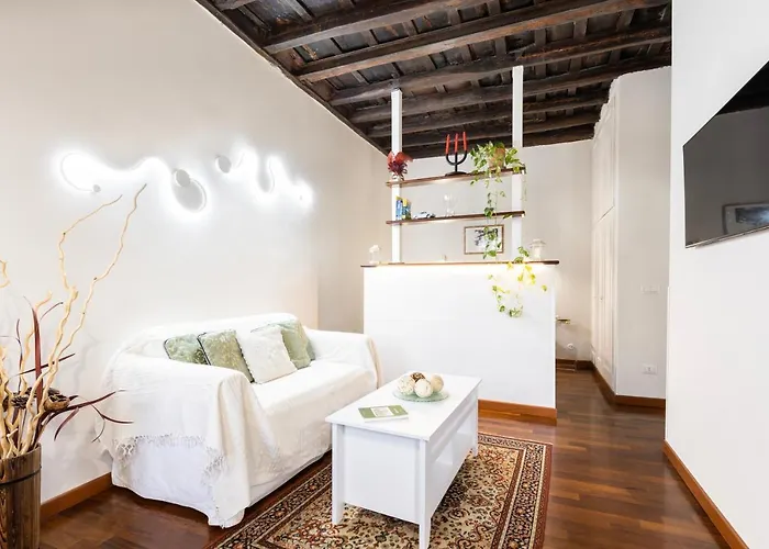 Trastevere House With Balcony,quiet New Appartement Rome